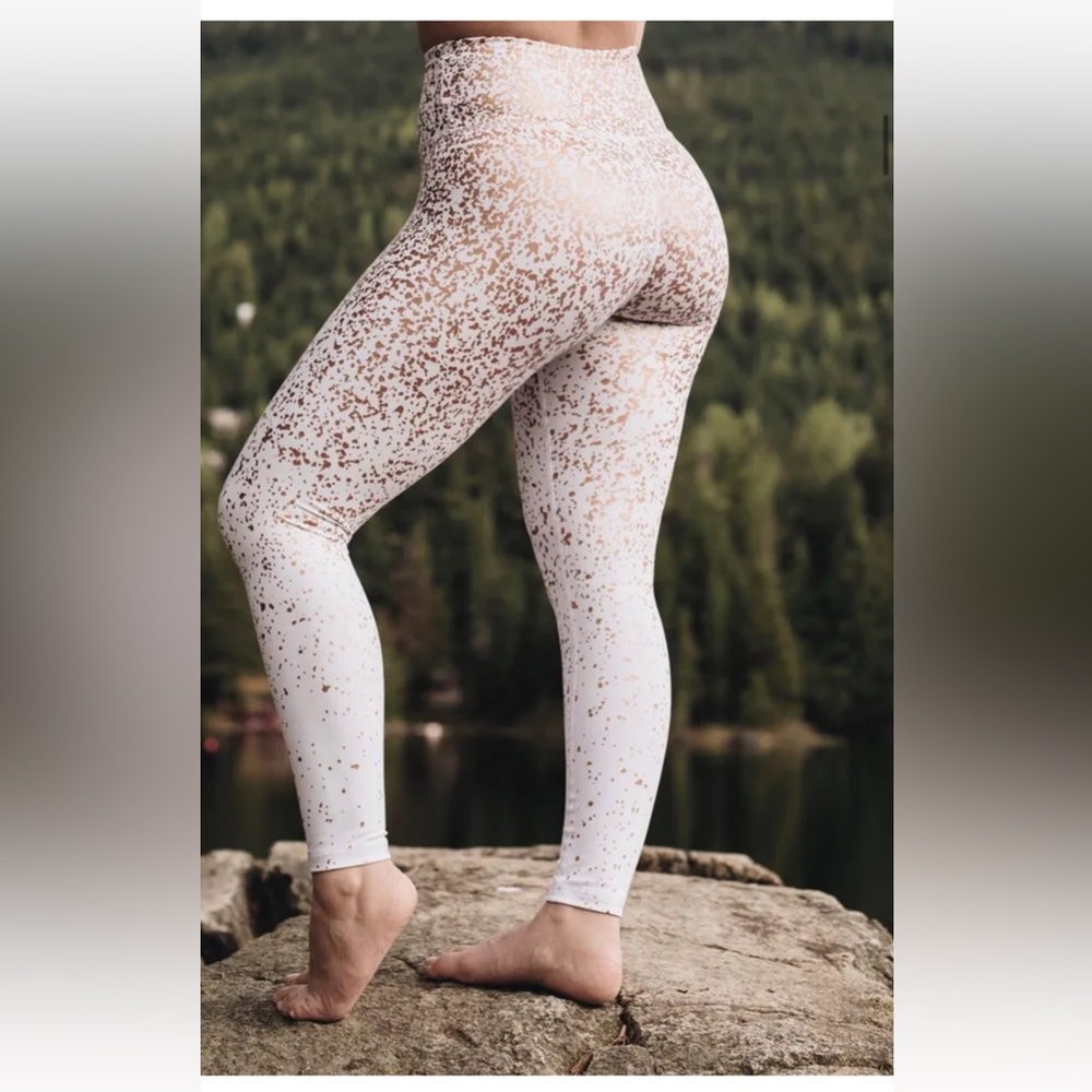 Zyia 🌙 White Stay gold LNT 24” leggings sz 6-8